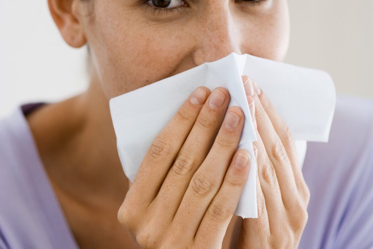 El escurrimiento nasal es una reacción del cuerpo, pero puede ser molesta.