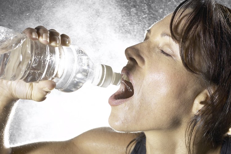 Tomar agua es saludable pero no reduce tu nivel de azúcar en la sangre.