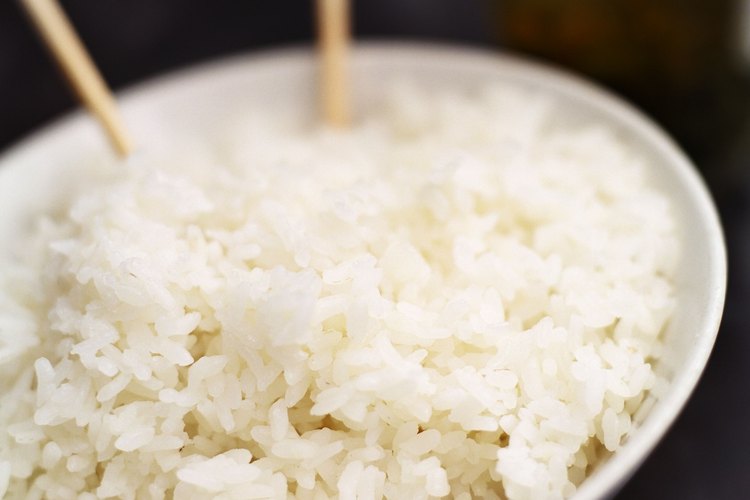 El arroz blanco ofrece más manganeso, pero menos selenio que el cuscús.