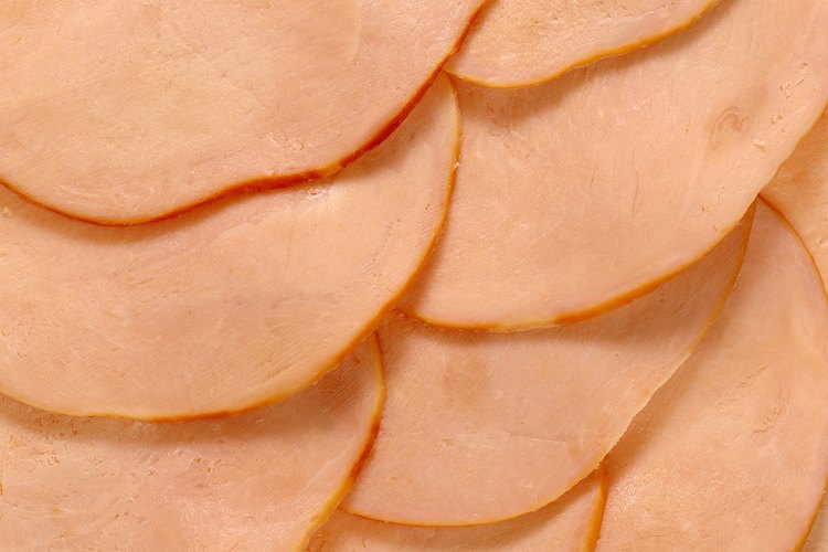Comer una comida alta en proteínas justo antes de irte a la cama puede ser una buena idea, ya que puede retrasar e incluso prevenir el catabolismo durante el sueño.