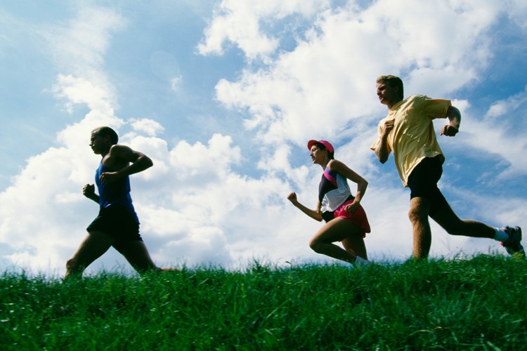 Estos corredores perderán líquidos del cuerpo durante este ejercicio extenuante.