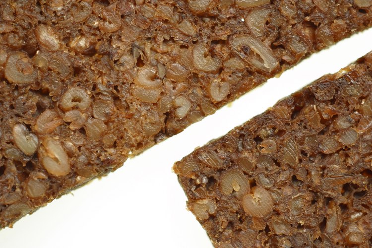 El pan integral contiene todas las partes del grano de cereal.