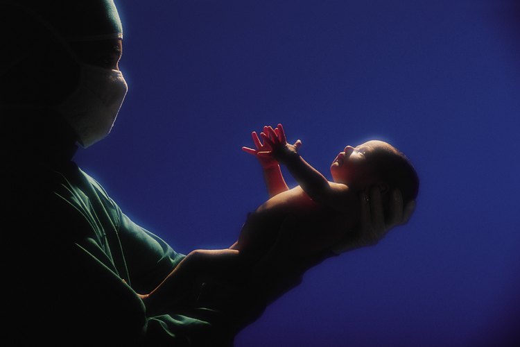 Un bebé recién nacido puede desarrollar hipoxia poco después del nacimiento.