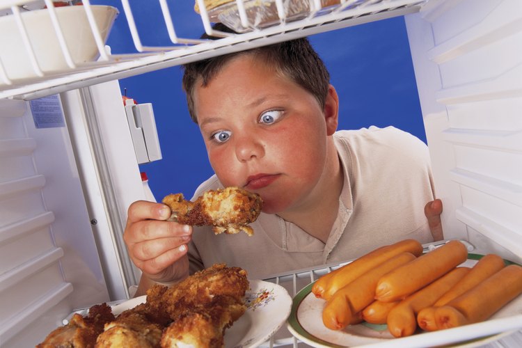 Reduce tu ingesta de alimentos grasosos, fritos y comida rápida.