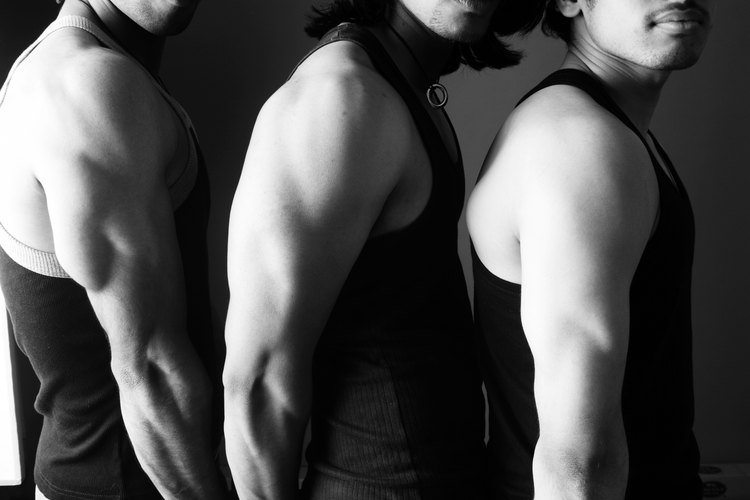 Entrena tus tríceps para ayudar con la fortaleza general de la parte superior de tu cuerpo.