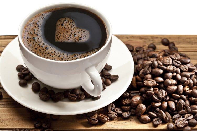 La cafeína y el café pueden aumentar la presión.