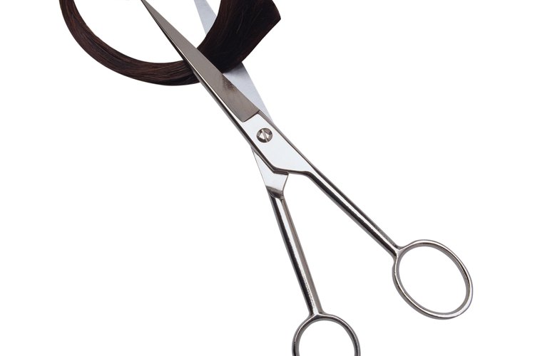 Corta tu cabello de manera regular.