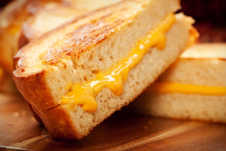 Emparedado de queso asado.