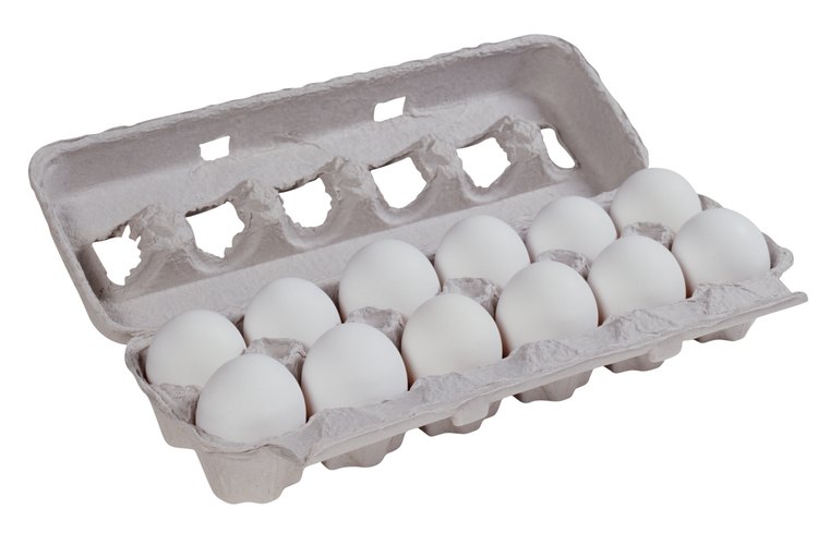 No coloques los huevos con cáscara en el microondas porque explotarán.