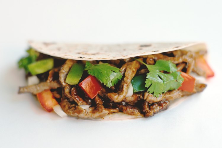 El doner kebab es un plato turco, popular como aperitivo en el Reino Unido.