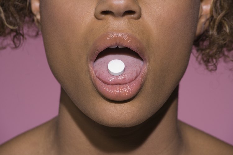 La dosis diaria recomendada de vitamina B-12 para los hombres y las mujeres es de 2,4 microgramos.