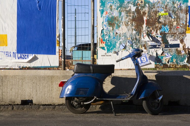 Las motonetas son un medio de transporte eficiente y útil en la ciudad.