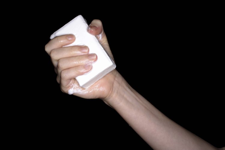 La leche es utilizada en cosméticos.