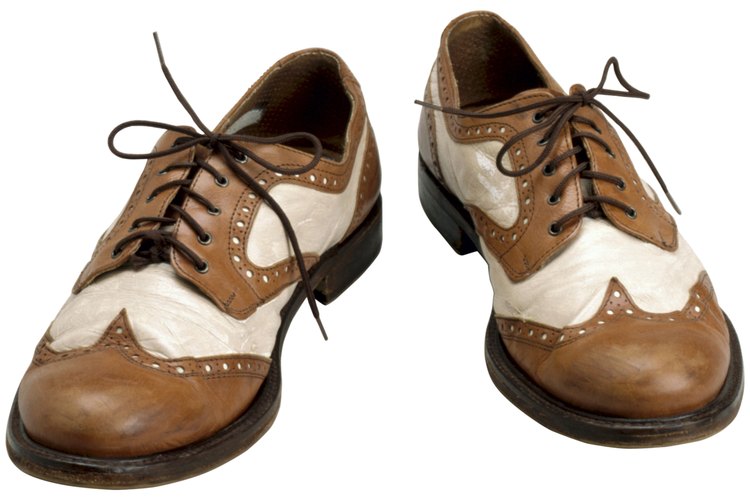 Coloca las taloneras en los zapatos que estés usando.