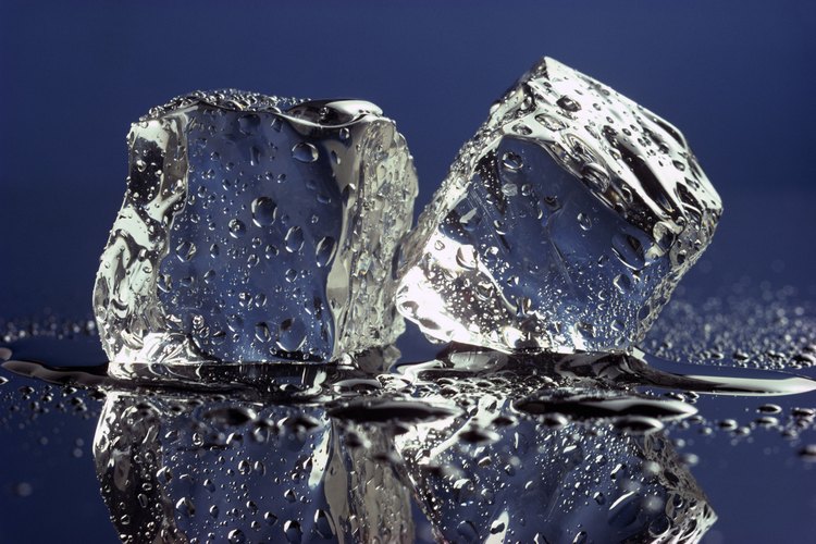 Se puede usar hielo para reducir el dolor y también la inflamación.