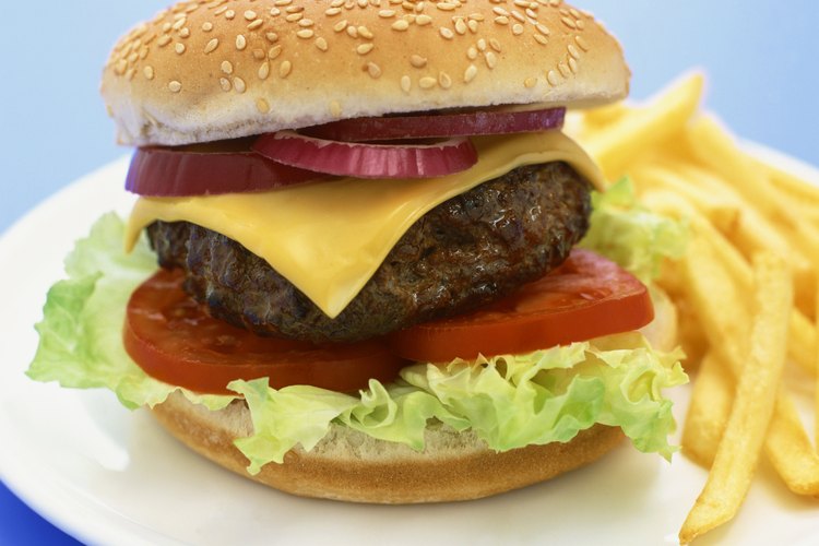 Una hamburguesa con queso puede tomar un tiempo para digerirse.