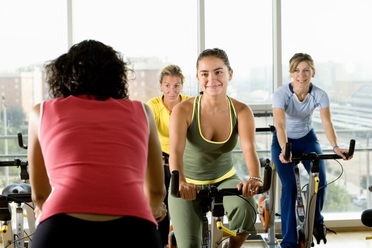 Añade una clase de ejercicio a tu rutina regular para incrementar la quema de calorías.