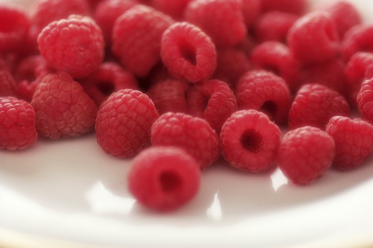 Enjuaga las frambuesas para quitar el sabor a vinagre.