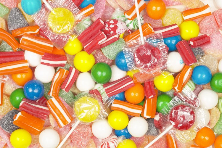 Un paquete estándar de caramelos Skittles pesa 57 gramos y contiene 230 calorías.