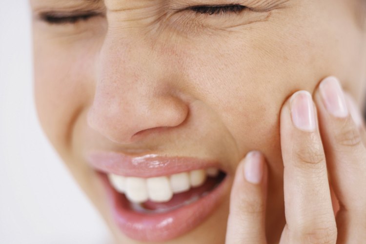 Alivia el dolor después de una extracción con métodos naturales.