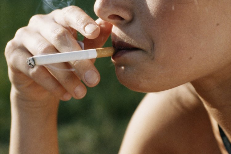 Fumar es malo para todo el cuerpo, incluyendo el pelo.