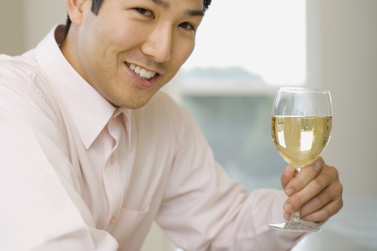 No hay razón por la que no puedas hacer de tu cena solitaria una experiencia culinaria.