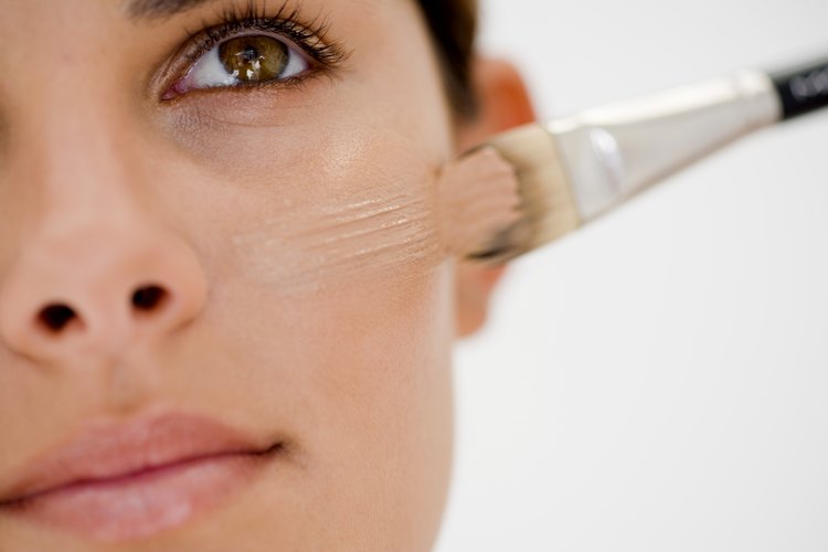 Una base sólida es esencial para un maquillaje que dure todo el día.