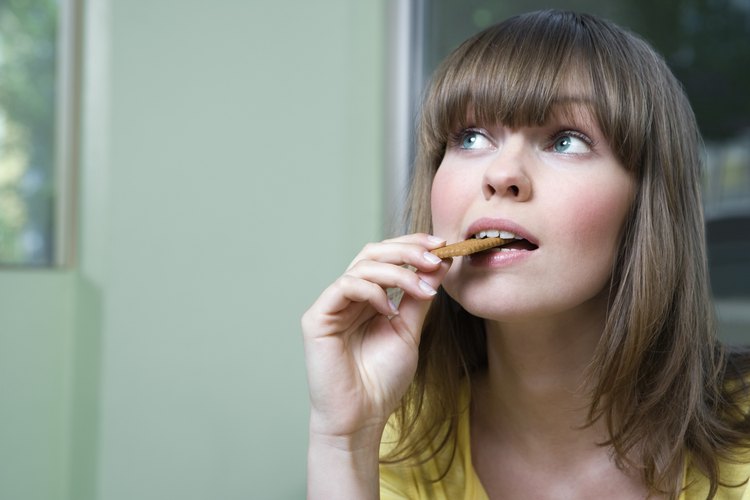 El estómago es la tercera parada para los alimentos en el sistema digestivo.