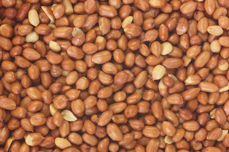 Los cacahuetes, a diferencia de las almendras, aumentan tu nivel de colesterol HDL.