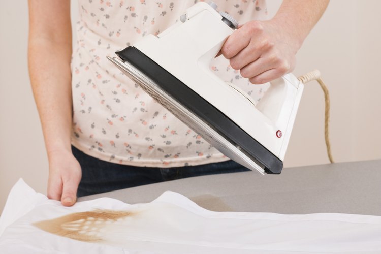 No dejes de mover la plancha para evitar quemaduras.