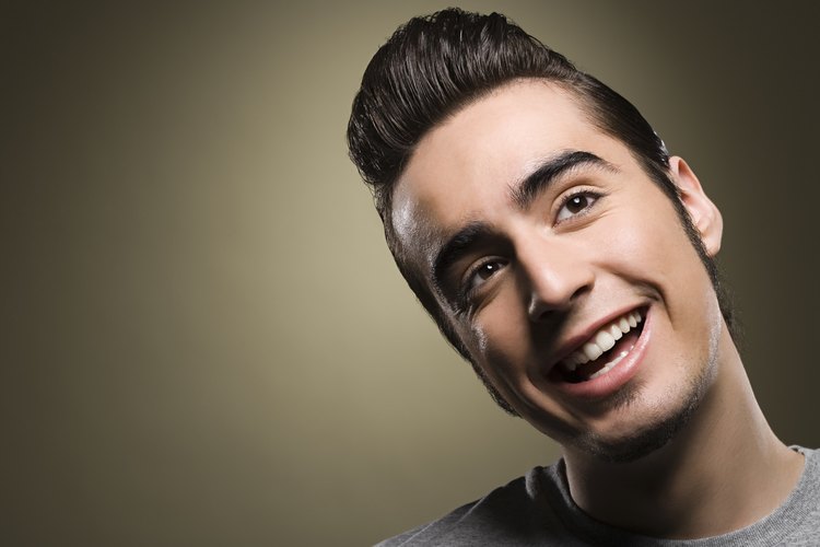 Brylcreem es una crema fijadora exclusivamente para hombres que está en el mercado desde 1920.