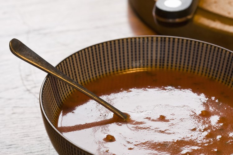 Si bien una sopa de tortilla es nutritiva, dado que proporciona vitaminas, minerales y calorías, es también alta en grasas saturadas.