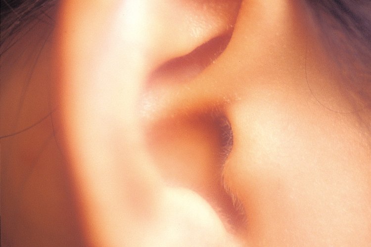 Hay numerosas causas que pueden producir calor en el oído exterior.