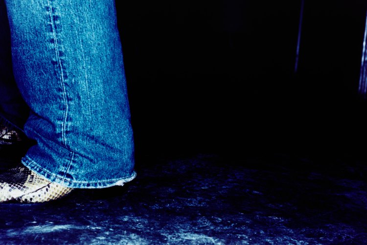 Prolonga la vida de tus botas manteniéndolas alejadas del agua y el lodo.