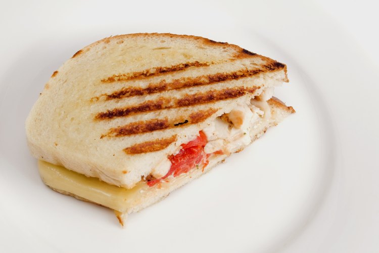 El queso puede contener mucho sodio.