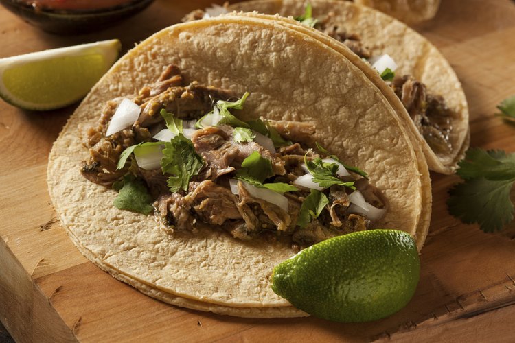 Un taco de pollo.