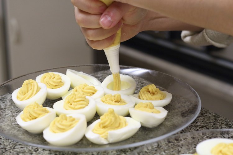 Huevos endiablados caseros.