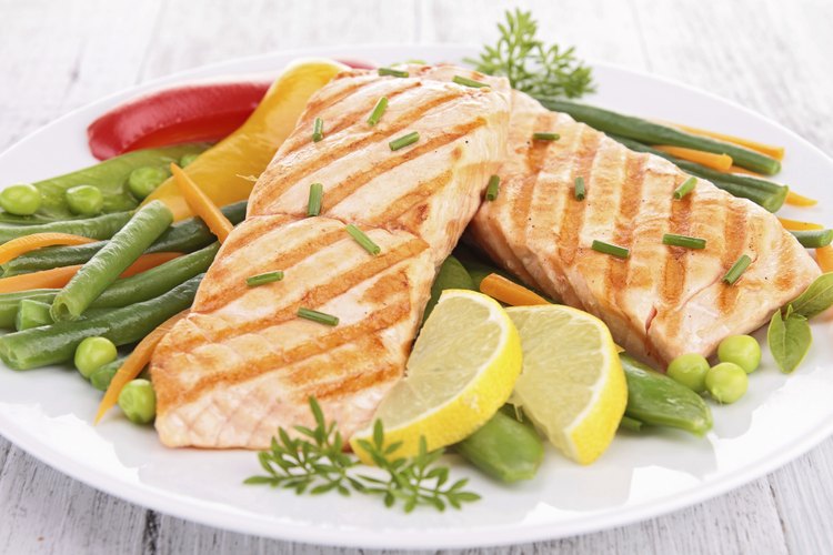 Pescado fresco y vegetales.
