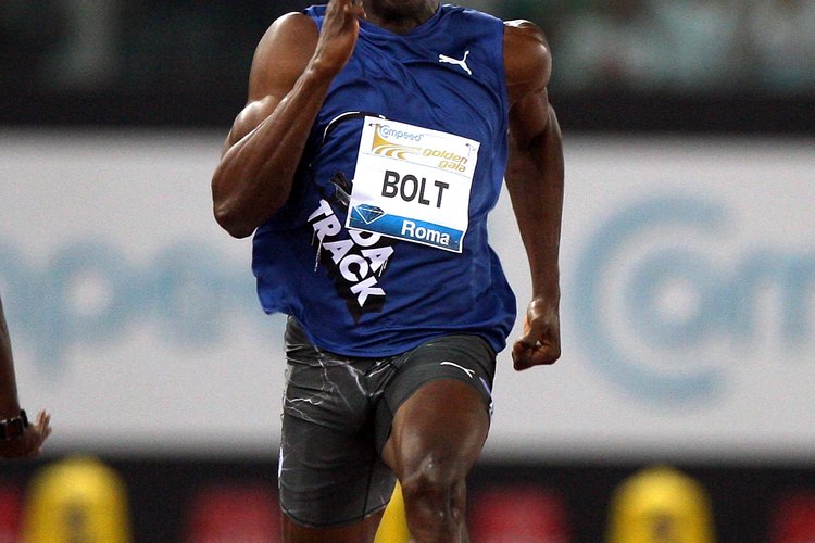 El jamaiquino Usain Bolt compite en una prueba de 100 metros en una prueba de atletismo en Roma.