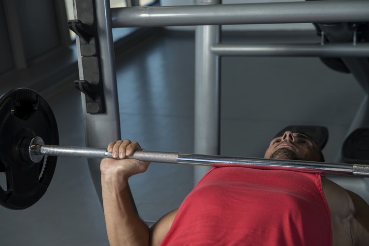 Un hombre promedio puede levantar 135 libras.