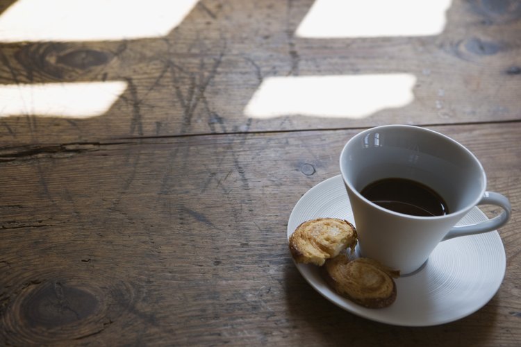 La cafeína es la droga más comúnmente añadida a los alimentos y bebidas.