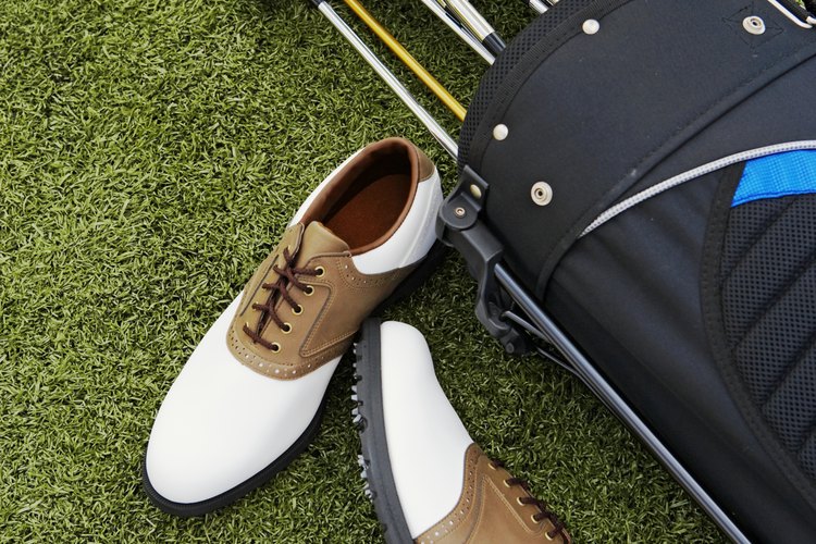 Los fabricantes y expertos en equipos de golf han ideado palabras para los zapatos de golf de aspecto más casual.