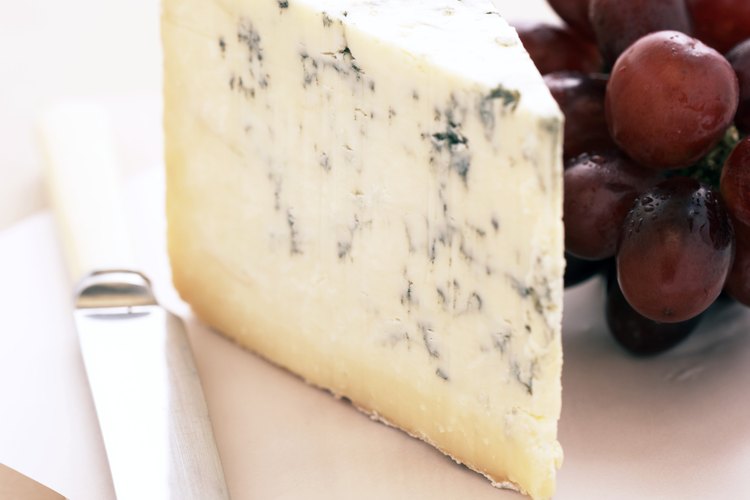 El queso azul contiene probióticos que pueden beneficiar a tus articulaciones.