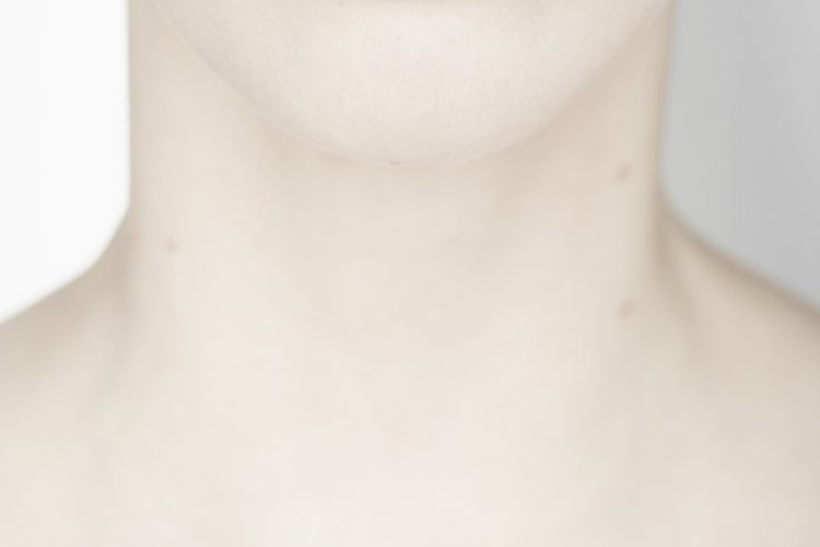 La articulación esternoclavicular une la clavícula al esternón.