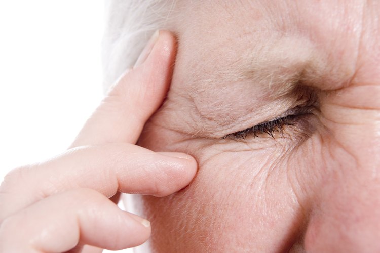 La culebrilla ocular a menudo comienza con un dolor en uno de los lados de la cabeza.