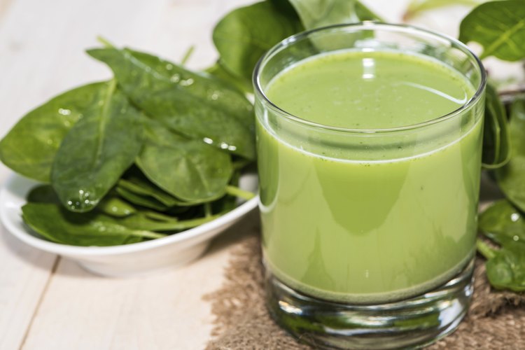 Si tu batido verde contiene muchos vegetales y frutas, puedes ayudar a prevenir el riesgo de enfermedades.