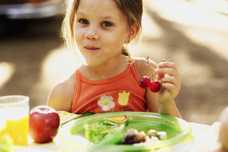 Los niños necesitan consumir nutrientes, no sólo alimentos.