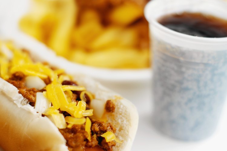 Papas fritas y un chili dog