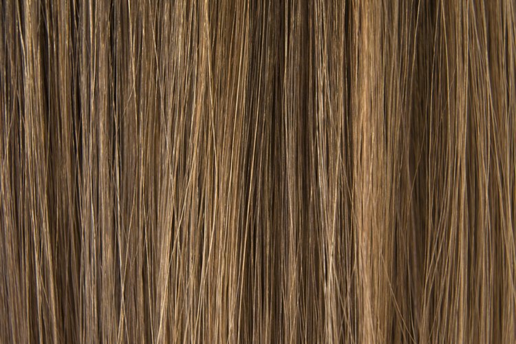 Los mechones de cabello humanos están compuestos de tres capas principales: la cutícula, la corteza y la médula.