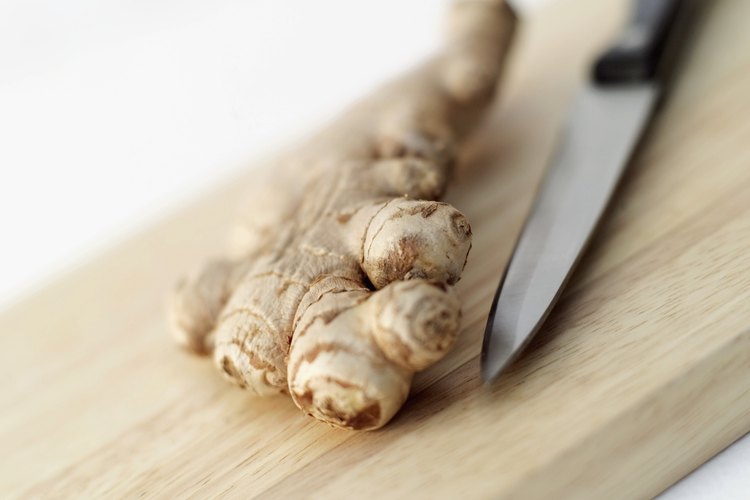 Agregar jengibre a tus alimentos te permite disfrutar de sus beneficios sin tomar un suplemento.